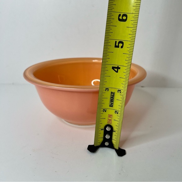 Vintage Pyrex Peach #322 glass Bowl - Picture 3 of 5
